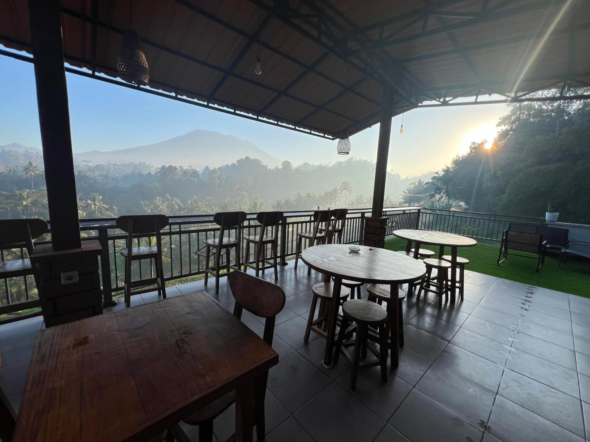 Bisbis House Iseh Village Selat Exterior foto