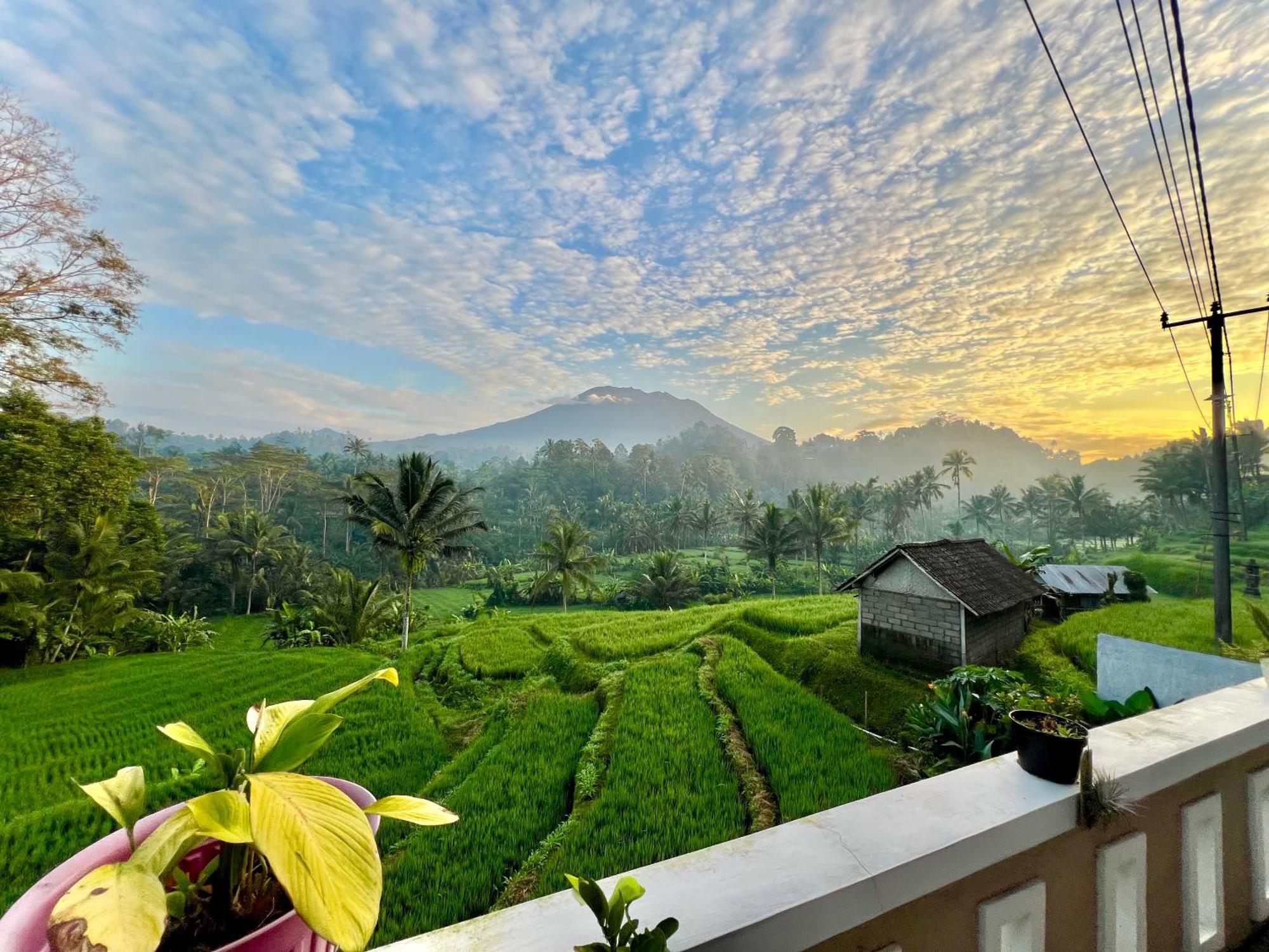 Bisbis House Iseh Village Selat Exterior foto